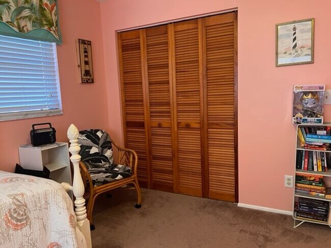 Building Photo - Bring your dog!  2 bedroom, 2 bath, Single family home in South Venice