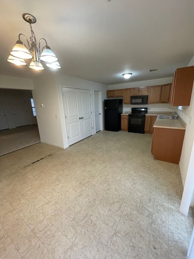 Building Photo - Updated 3 Bed 3 Bath Townhouse in Marietta!