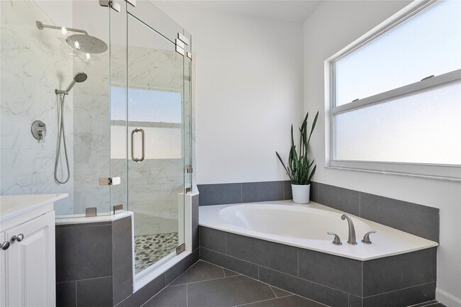 Building Photo - 10573 NW 56th Pl