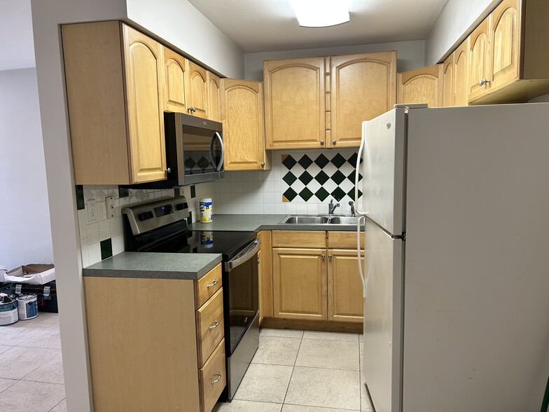 Kitchen - 1811 NE 56th St