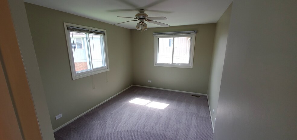 Building Photo - 1576 Dundee Dr