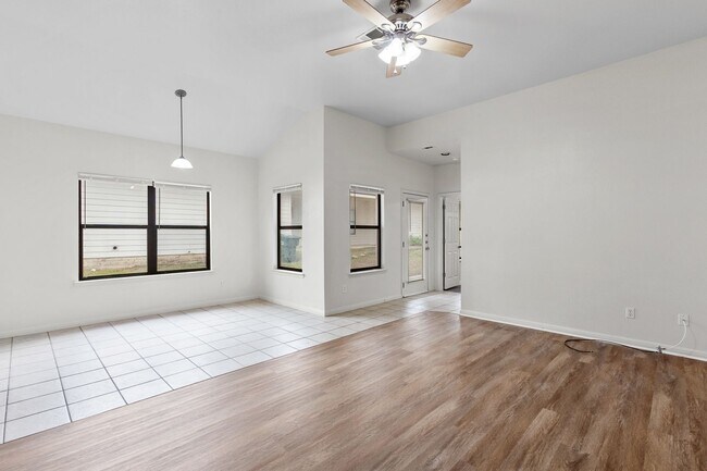Building Photo - Massive 3 Bedroom, 3 Bath Duplex