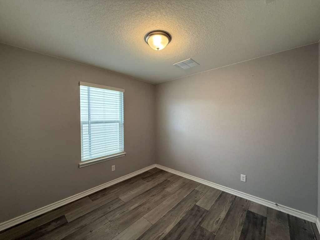Building Photo - 323 Deer Crest Dr