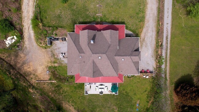 Building Photo - 8745 Old Charlotte Pike