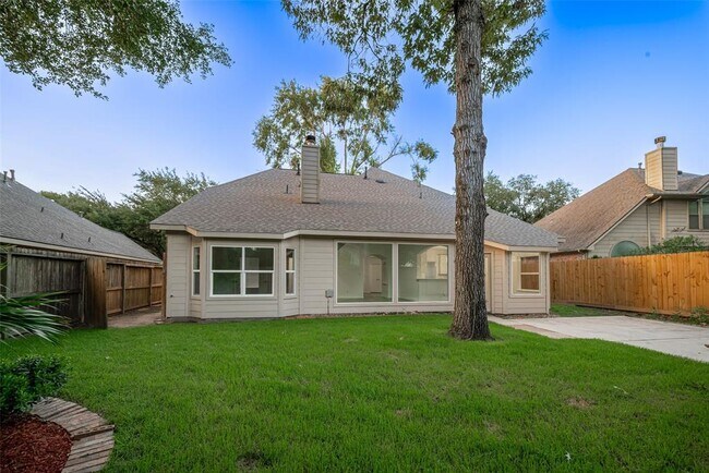 Building Photo - 2118 Westover Park Cir