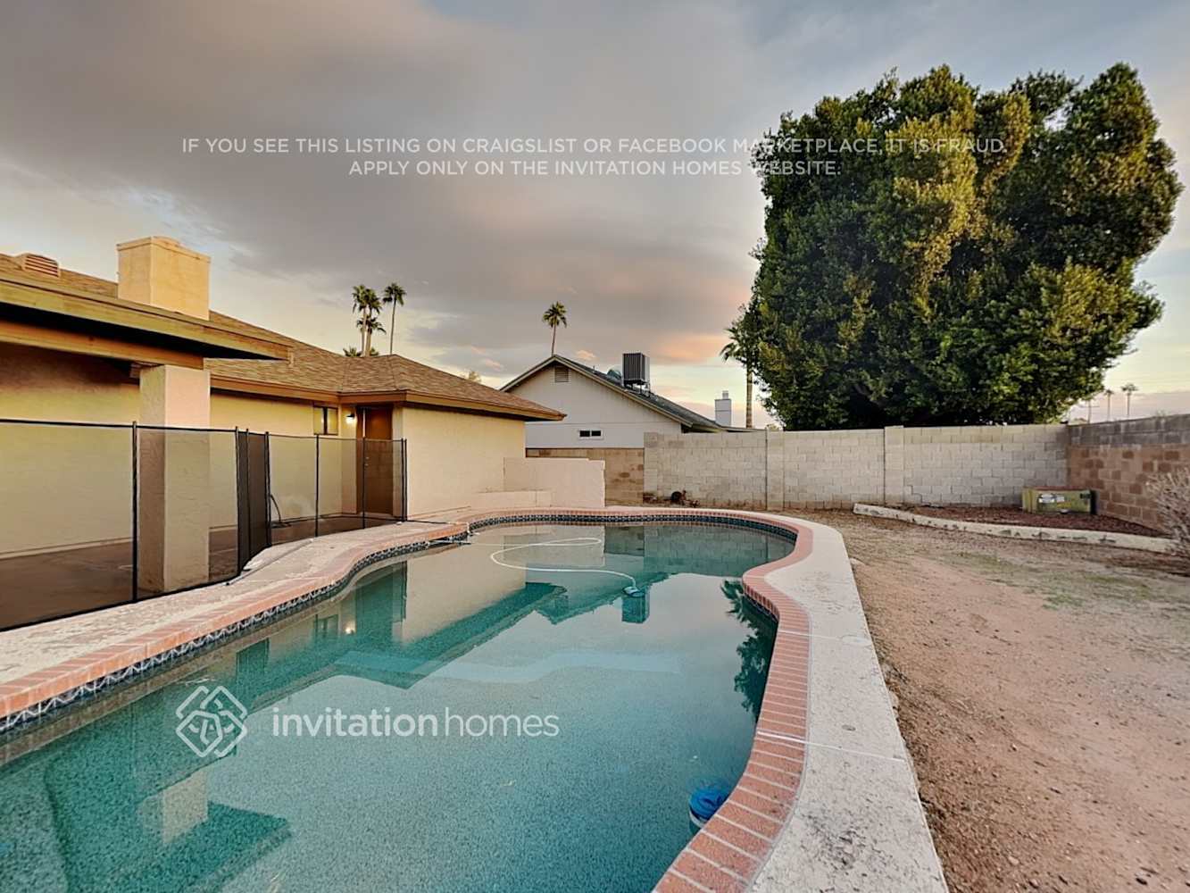 Building Photo - 336 S Travis