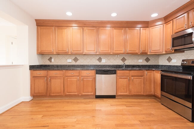 Building Photo - 2206 S Goebbert Rd