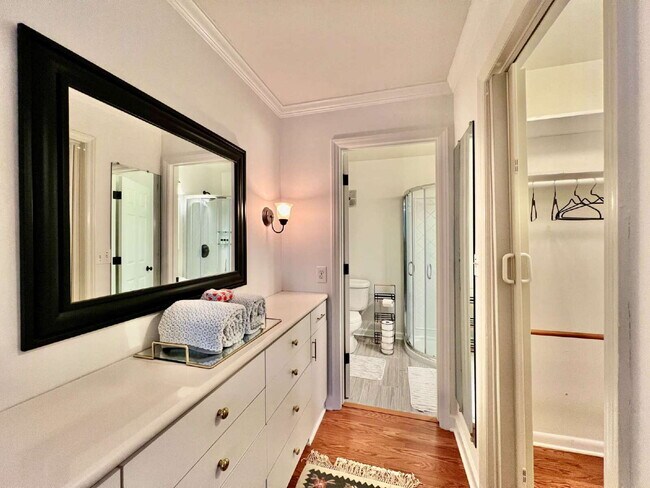 Building Photo - FULLY FURNISHED LUXURY CONDO!