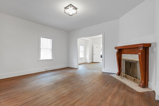 Building Photo - 743 Lilley Ave