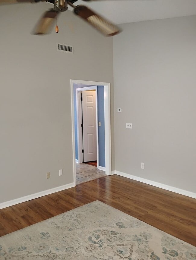 Building Photo - Gleneagles Drive