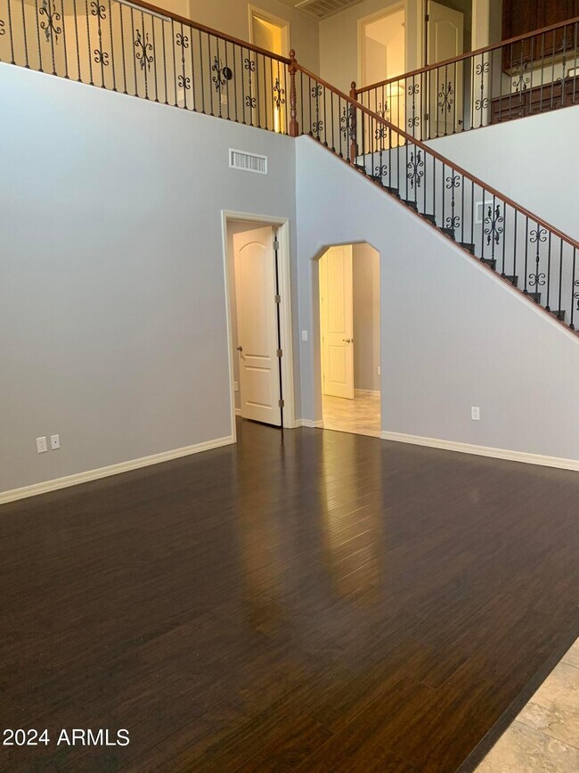 Building Photo - 2219 E Wisteria Dr