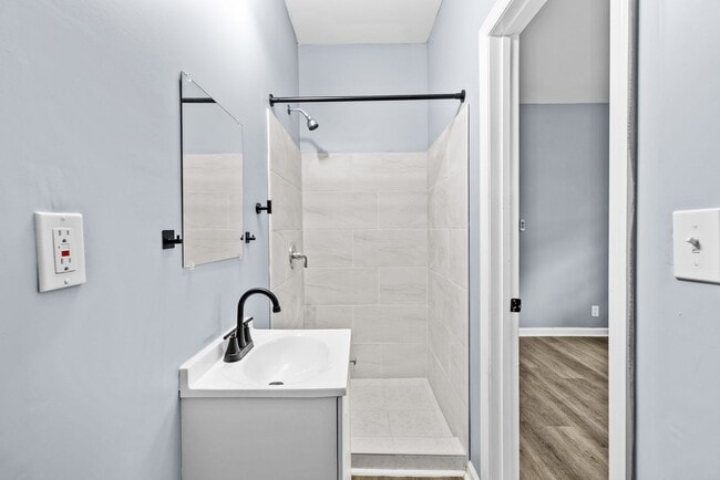 Building Photo - Newly Renovated 4 Bedroom 2 Bathroom Home