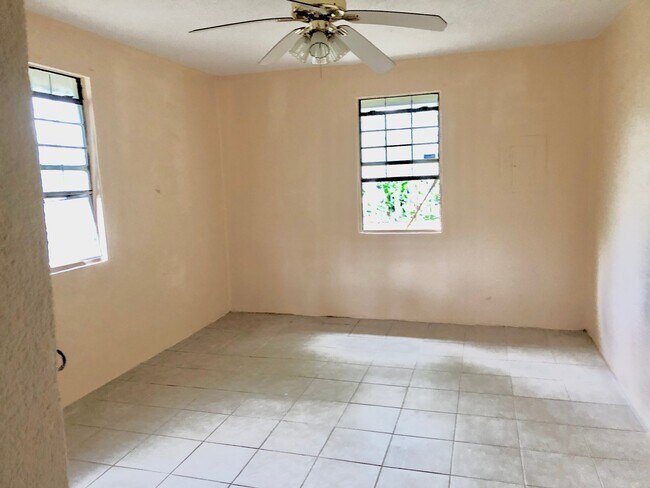 Building Photo - 13138 Ash Ave