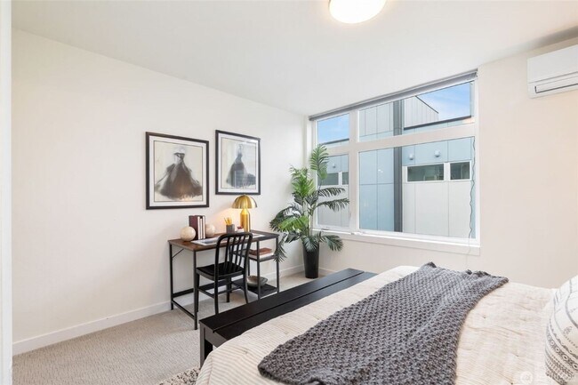 Building Photo - 2Bd/2Ba Seattle Townhouse