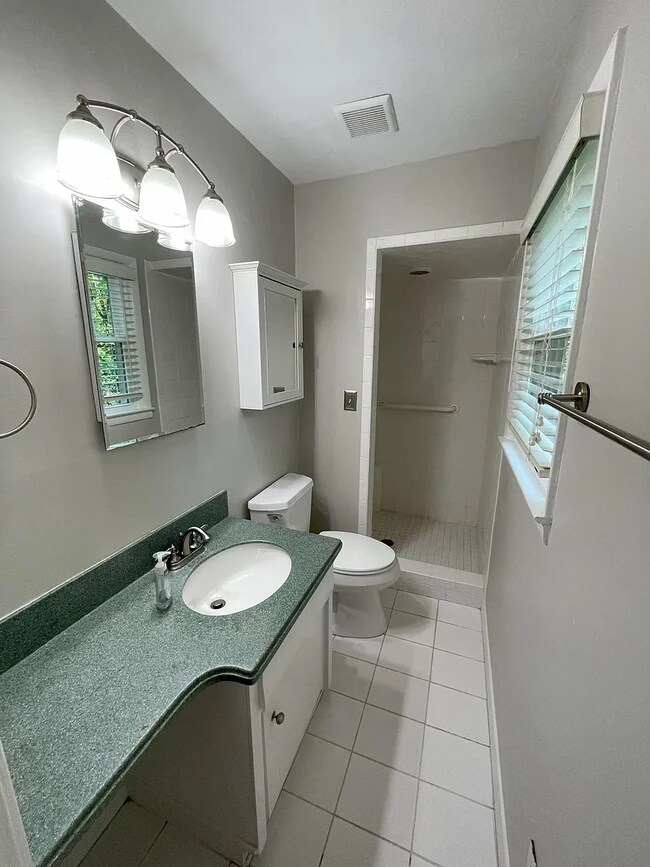 Building Photo - 2706 Eaton Pl
