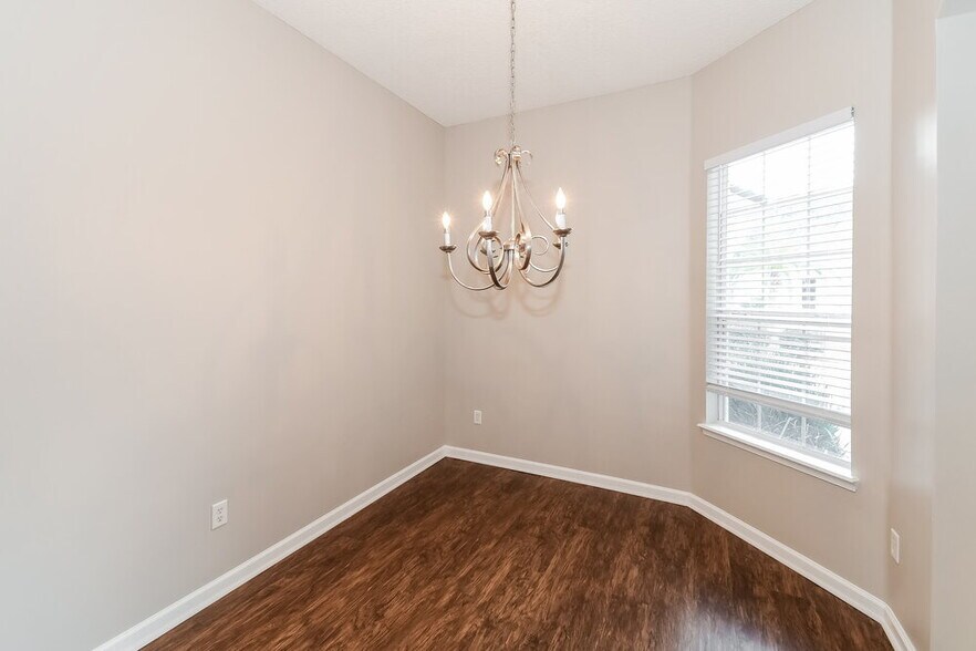 Building Photo - 875 Woodbridge Hollow N