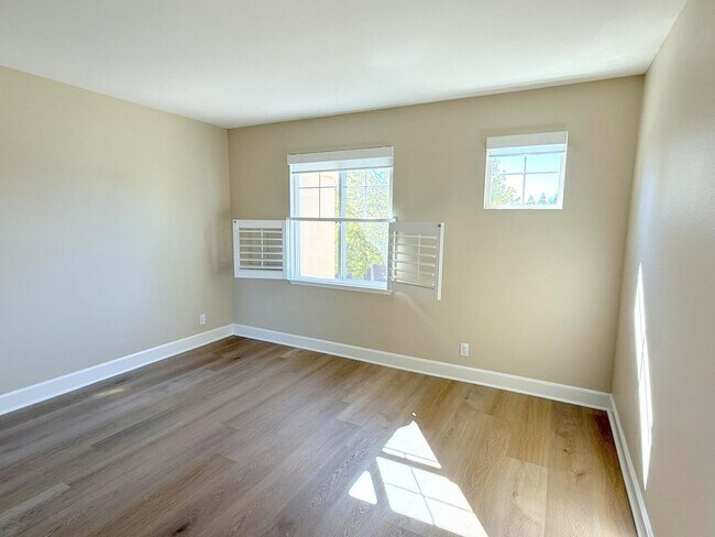 Building Photo - Former Model Home in Desirable Bridges Com...