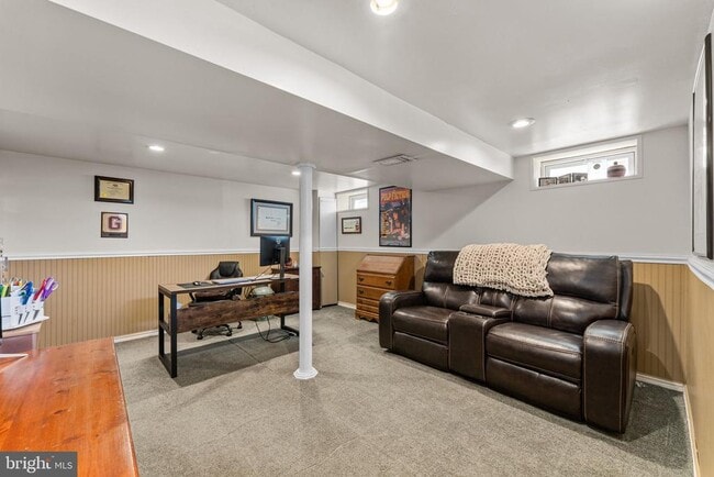 Building Photo - 268 Maple Ave