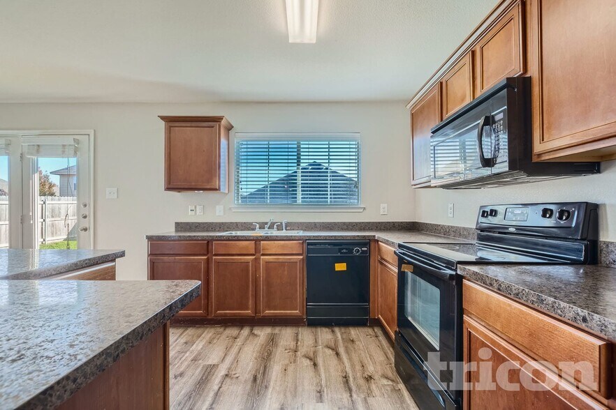 Building Photo - 208 Silver Spur Dr