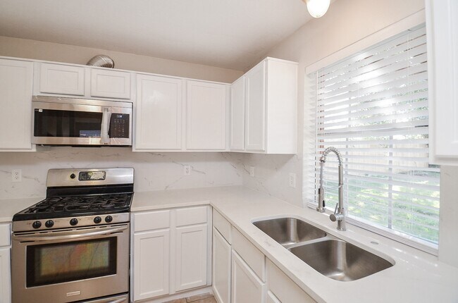 Building Photo - 3027 Texas Oak Dr