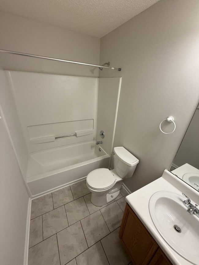 Building Photo - Spacious 3 bed 3 bath home in Union City