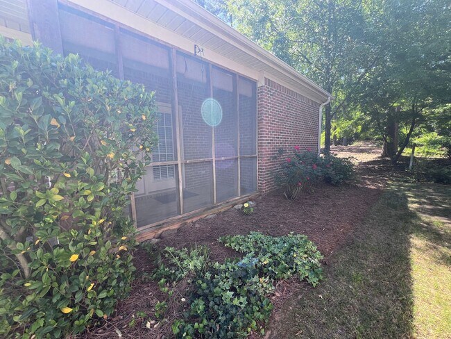 Building Photo - One Level Garden Home in Athena Park