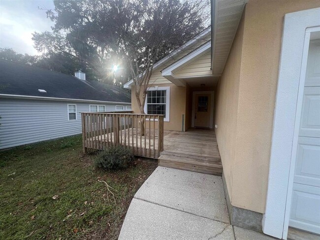 Building Photo - Charming Home Off Old St. Augustine Road