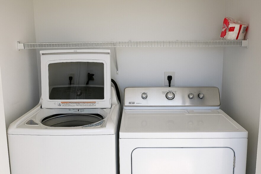 Building Photo - 6 Pepperbush Court