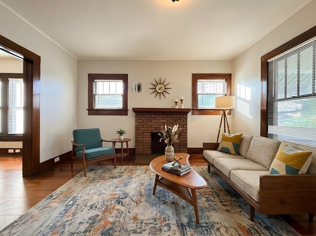 Building Photo - 525 53rd St Ens