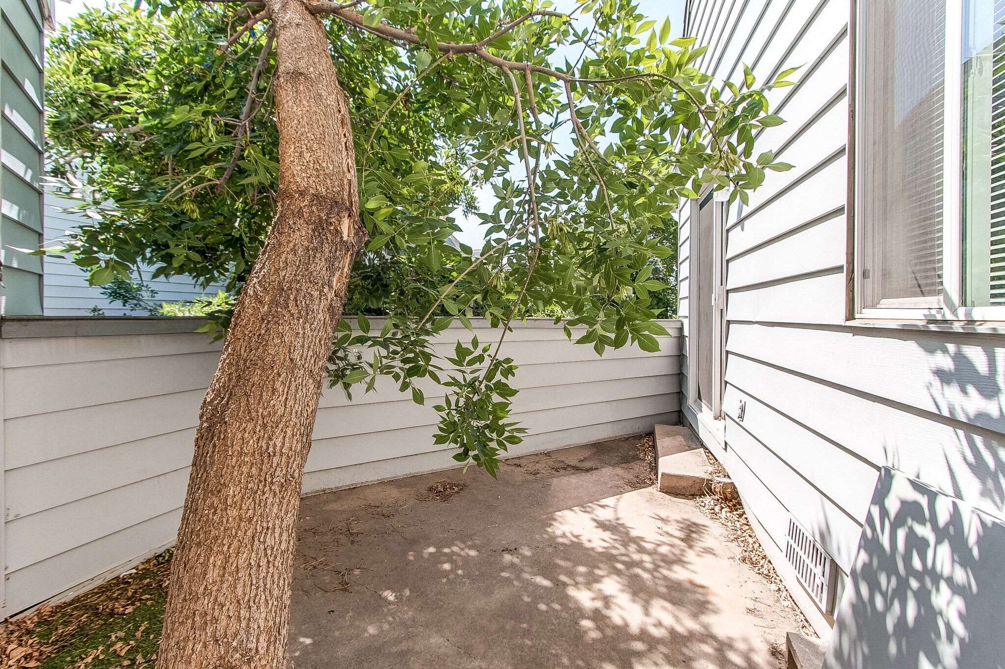 Building Photo - 17093 E Tennessee Dr
