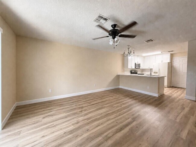 Building Photo - 12718 Somerset Oaks St