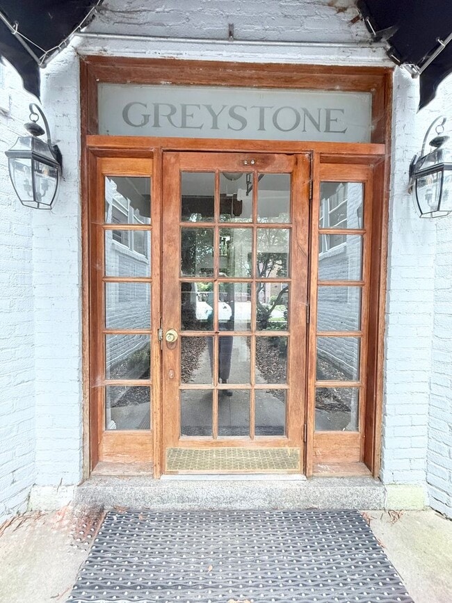 Building Photo - **BEST DEAL**Ghent -2 Bedroom condo 2nd Fl...