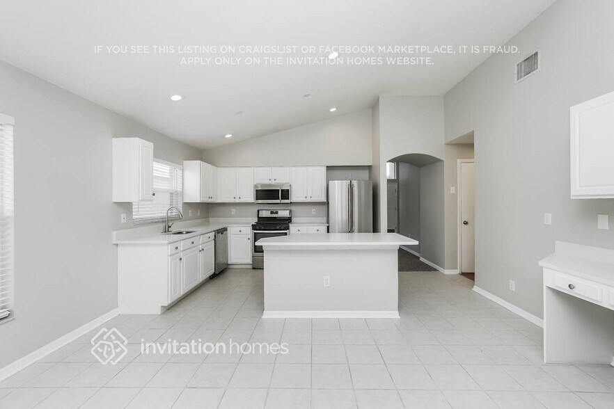 Building Photo - 29413 Crossland Dr