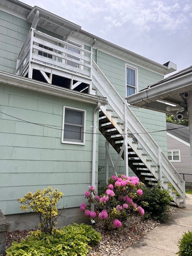 Building Photo - 214 E Lima St