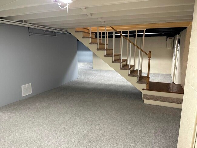 Building Photo - 2008 Fontaine Rd