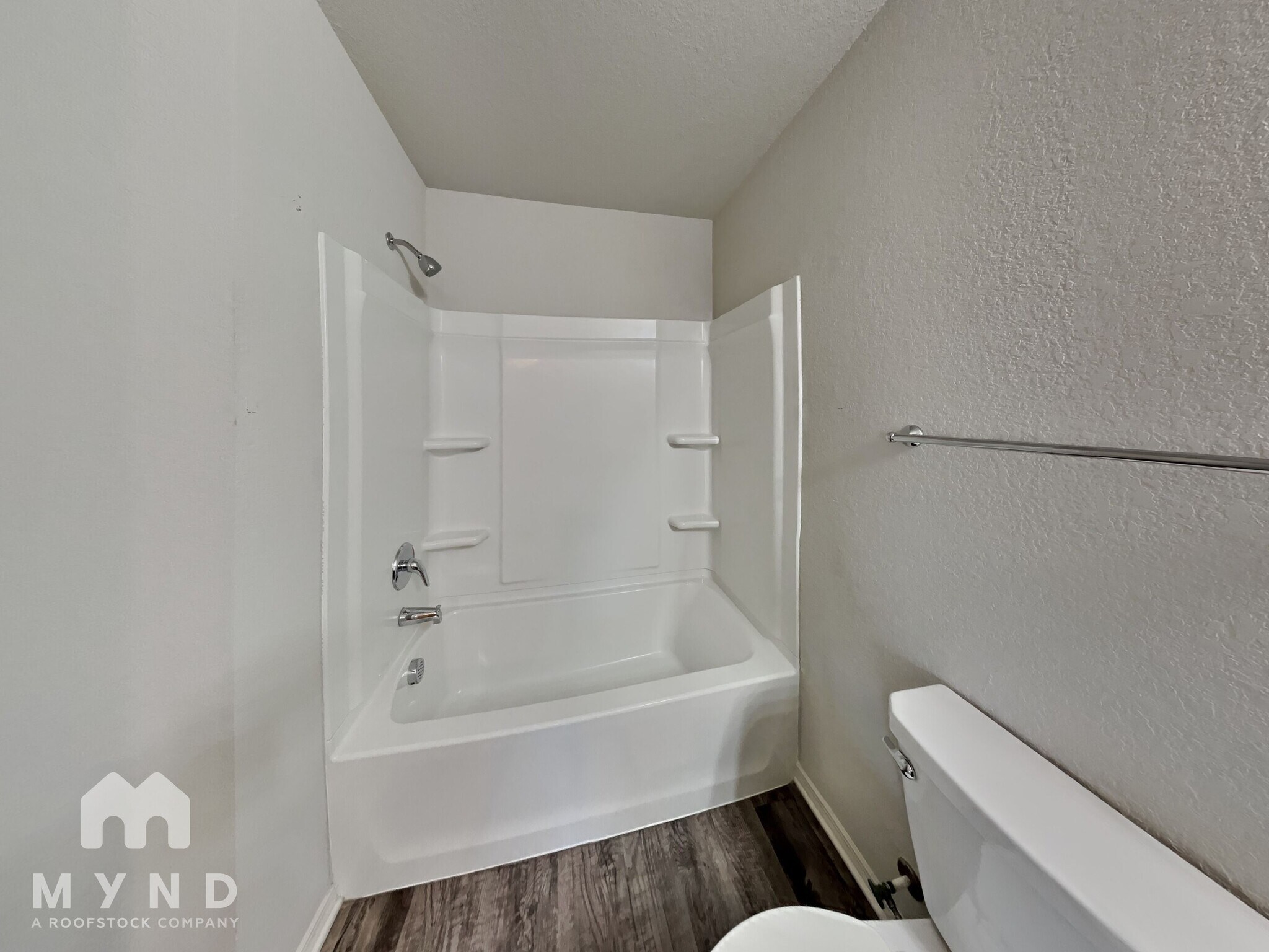 Building Photo - 949 Pinehurst Loop