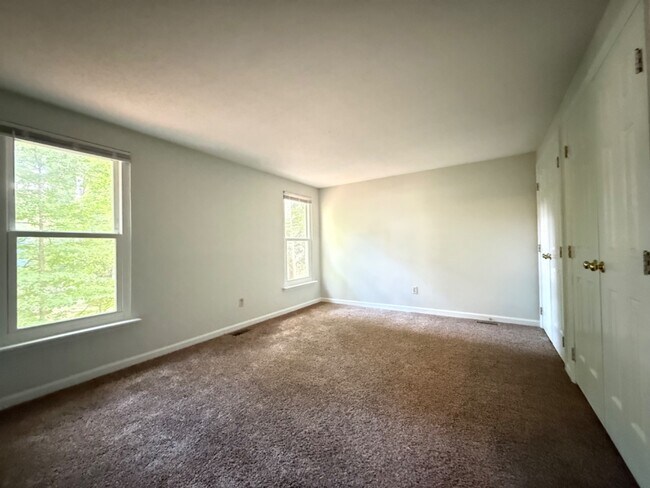 Building Photo - 4 Bedroom Single Family Home in Cary - No HOA