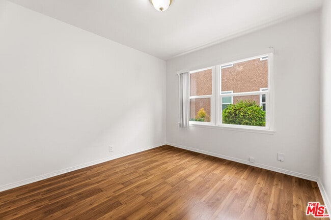 Building Photo - 5304 Kinston Ave