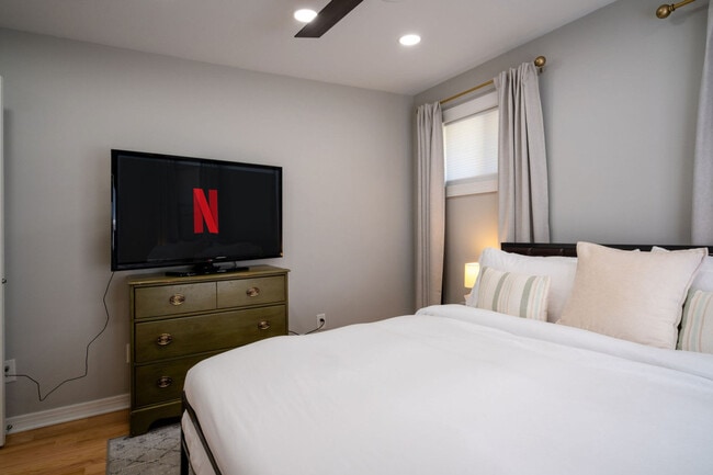 Building Photo - 525 Circle Dr