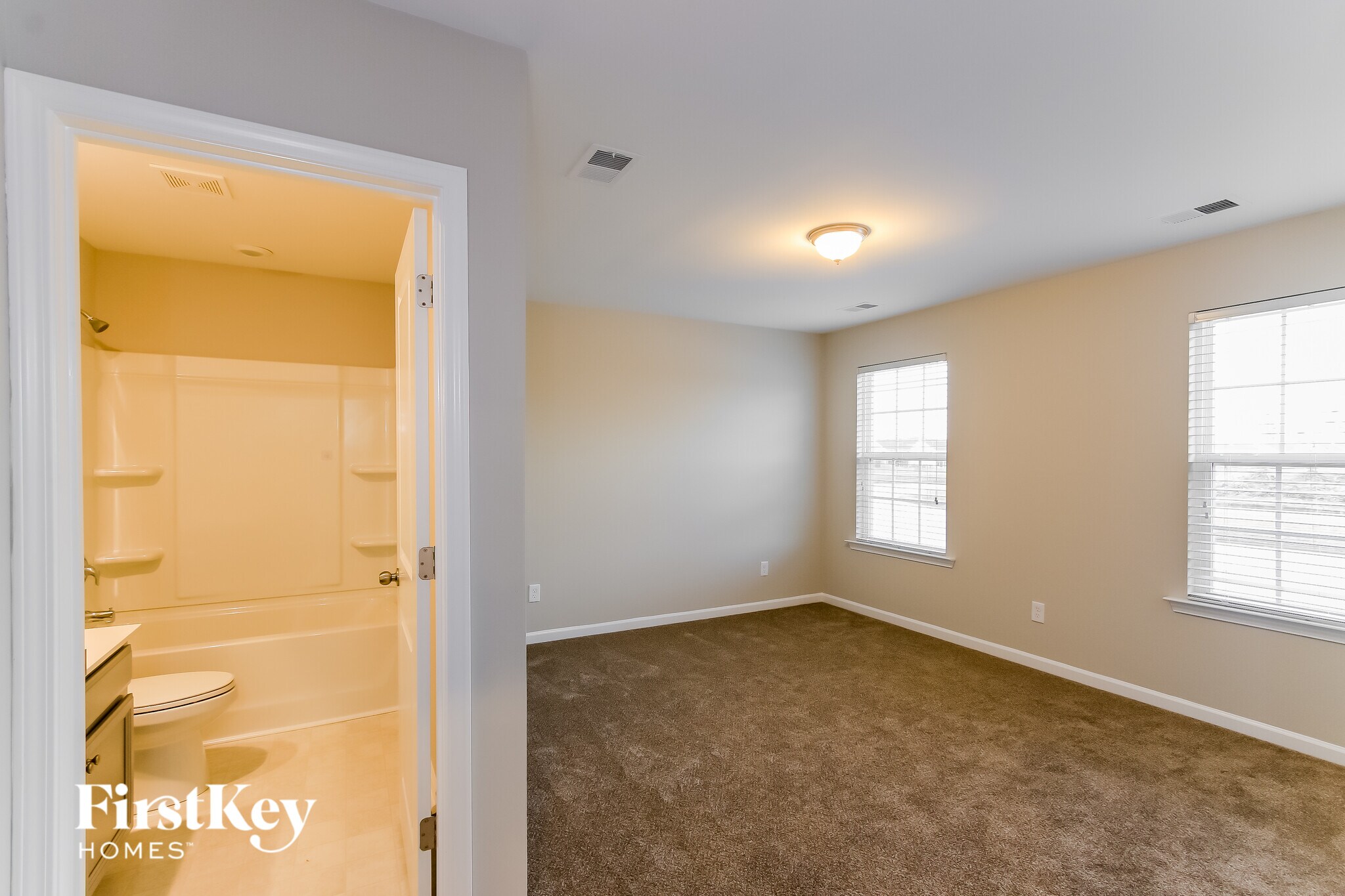 Building Photo - 820 Redbud Ln