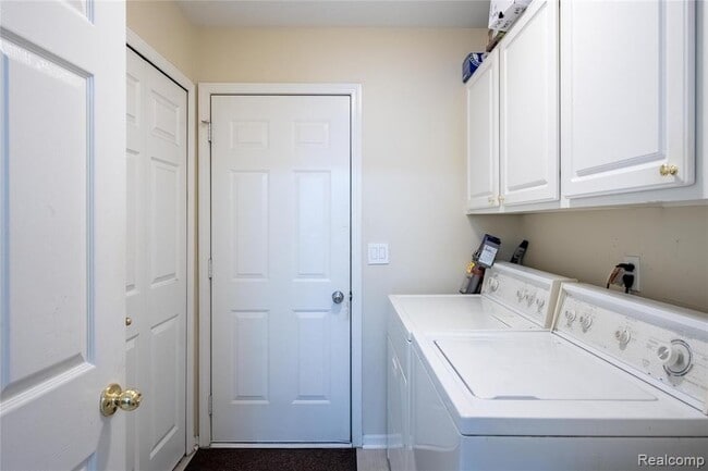 Building Photo - 41063 Millbrook Dr