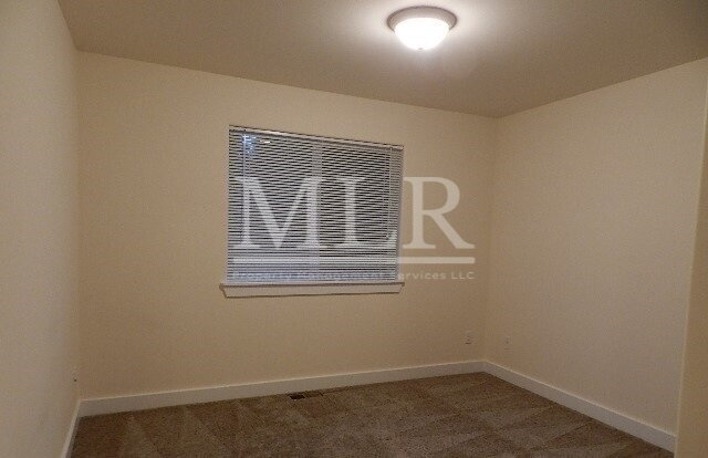 Building Photo - Cirque Dr W 8013-