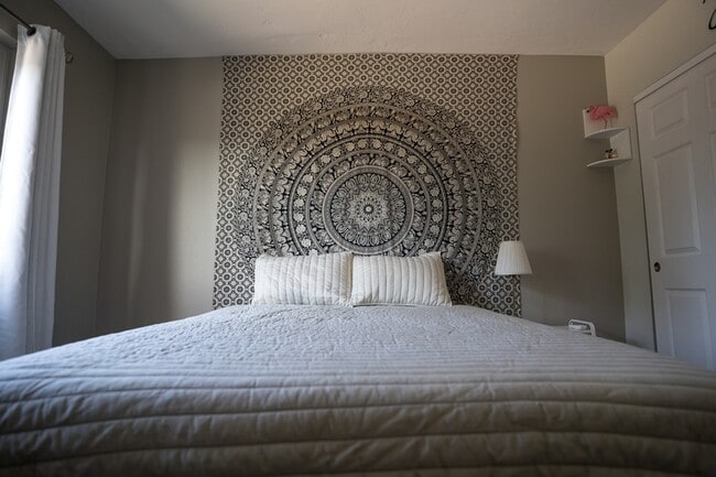 Building Photo - 6725 Mission Gorge Rd