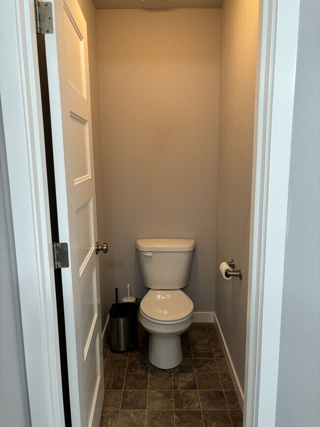 Building Photo - Stunning 4 Bed Yelm Home with Vaulted Ceilings & Modern Amenities!