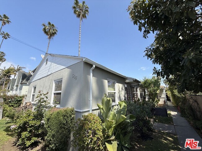 Building Photo - 604 Venezia Ave