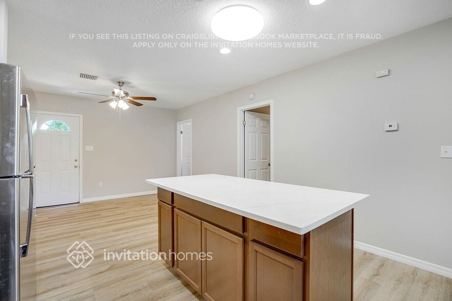 Building Photo - 3725 Pine View Cir