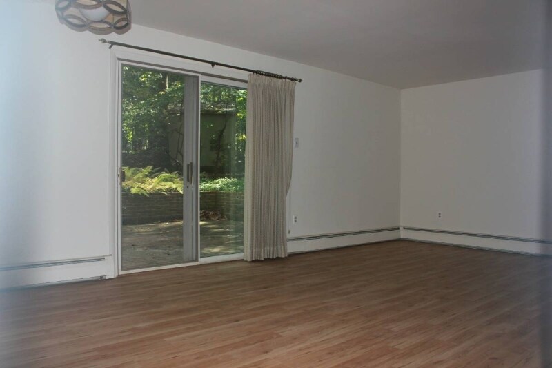 Building Photo - 734 Trephanny Ln