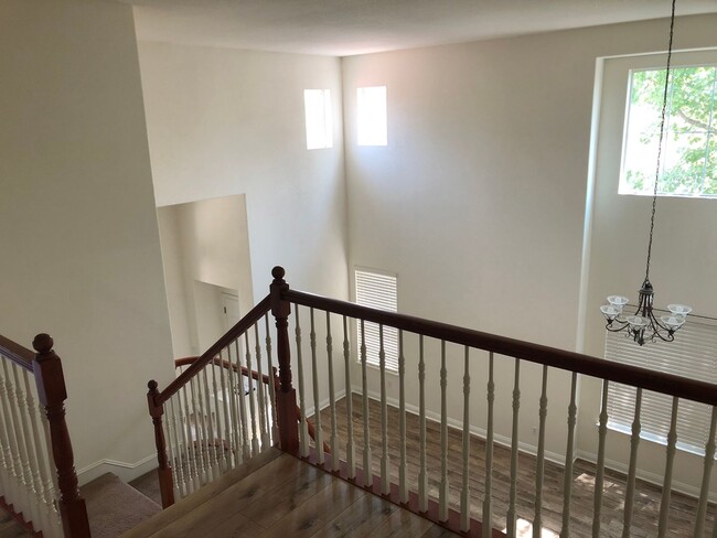 Building Photo - Well Maintained Stoneridge West Village Home!