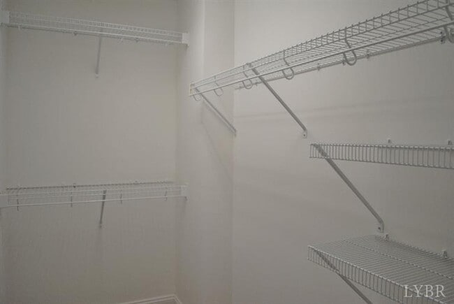 Building Photo - 304 Hunterdale Dr