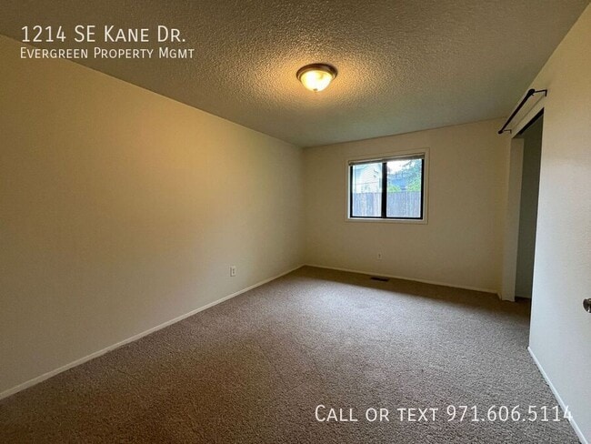 Building Photo - 1214 SE Kane Dr